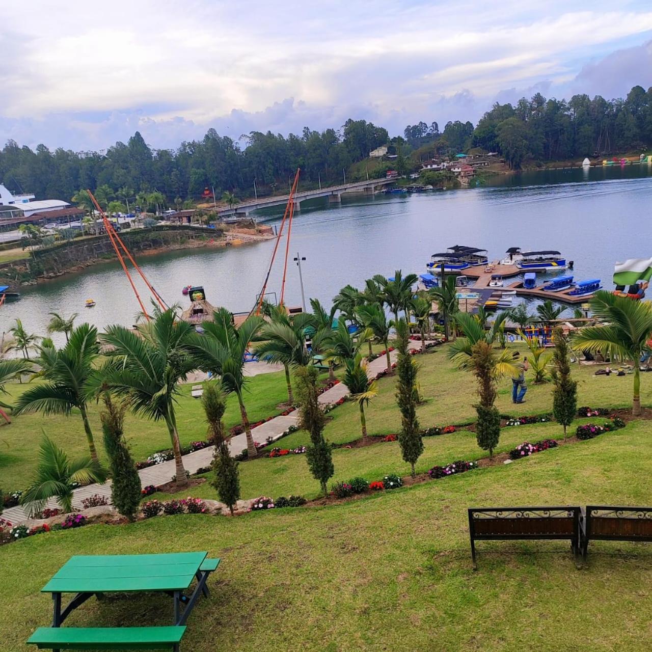 Hotel Aguas Abiertas กัวตาเป ภายนอก รูปภาพ